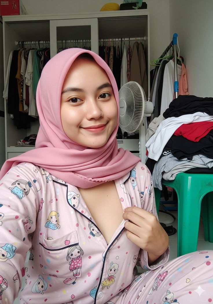 Most Absurd Hijab Jepang Viral Kita Menemukan Bahagia Di Setiap Sudut Kamar